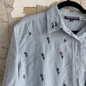 Vtg Striped Button Down Shirt Floral Embroidered Top Blue White Womens M Coastal